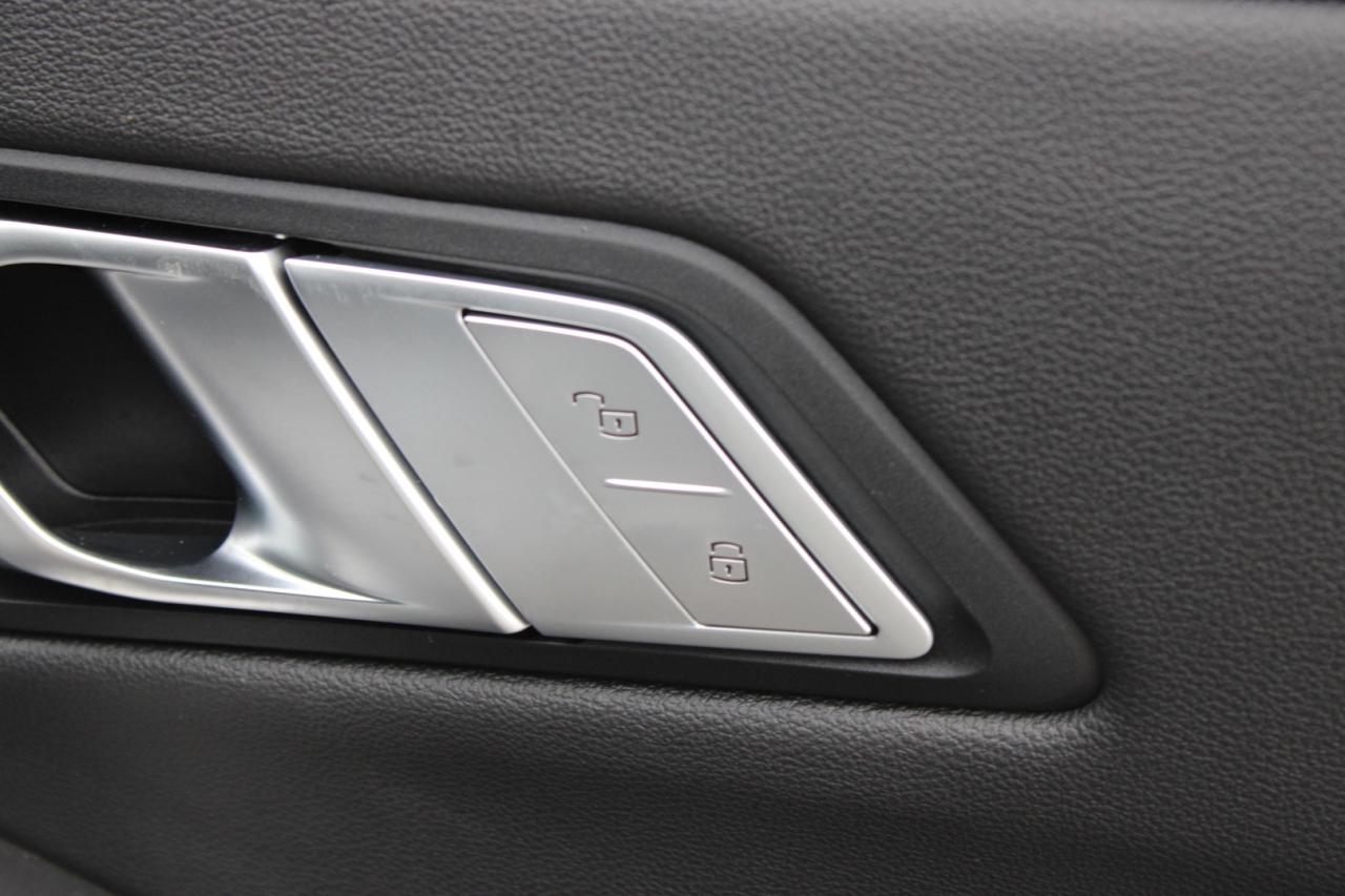 2023 BMW 3 Series 330i xDrive M Sport AWD No Accident $/Weekly Safet Photo