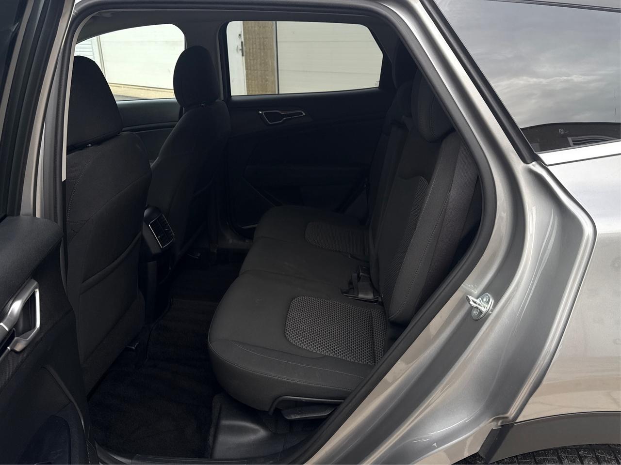 2023 Kia Sportage AWD HEATED SEATS MINT WE FINANCE ALL CREDIT! Photo