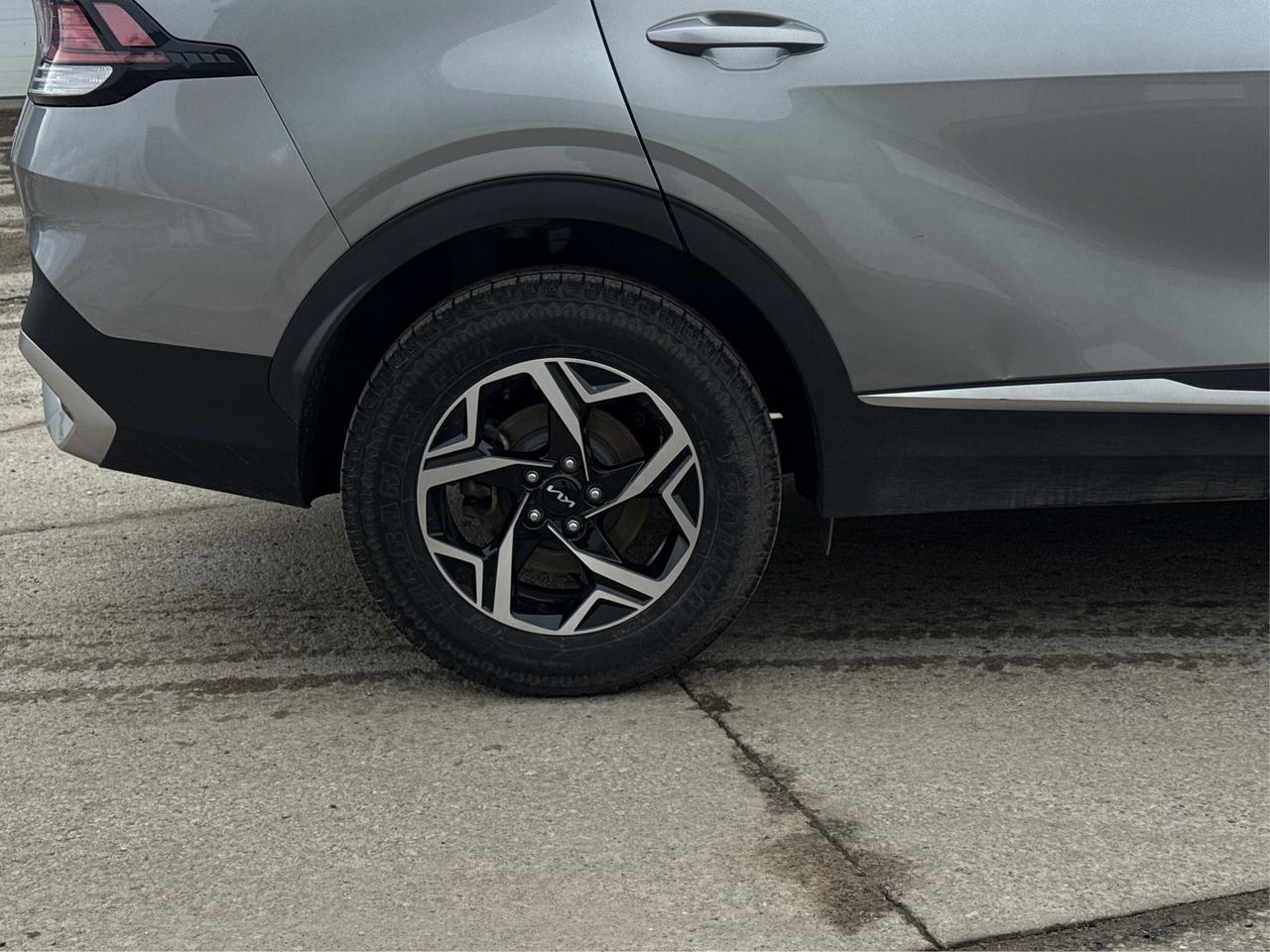 2023 Kia Sportage AWD HEATED SEATS MINT WE FINANCE ALL CREDIT! Photo