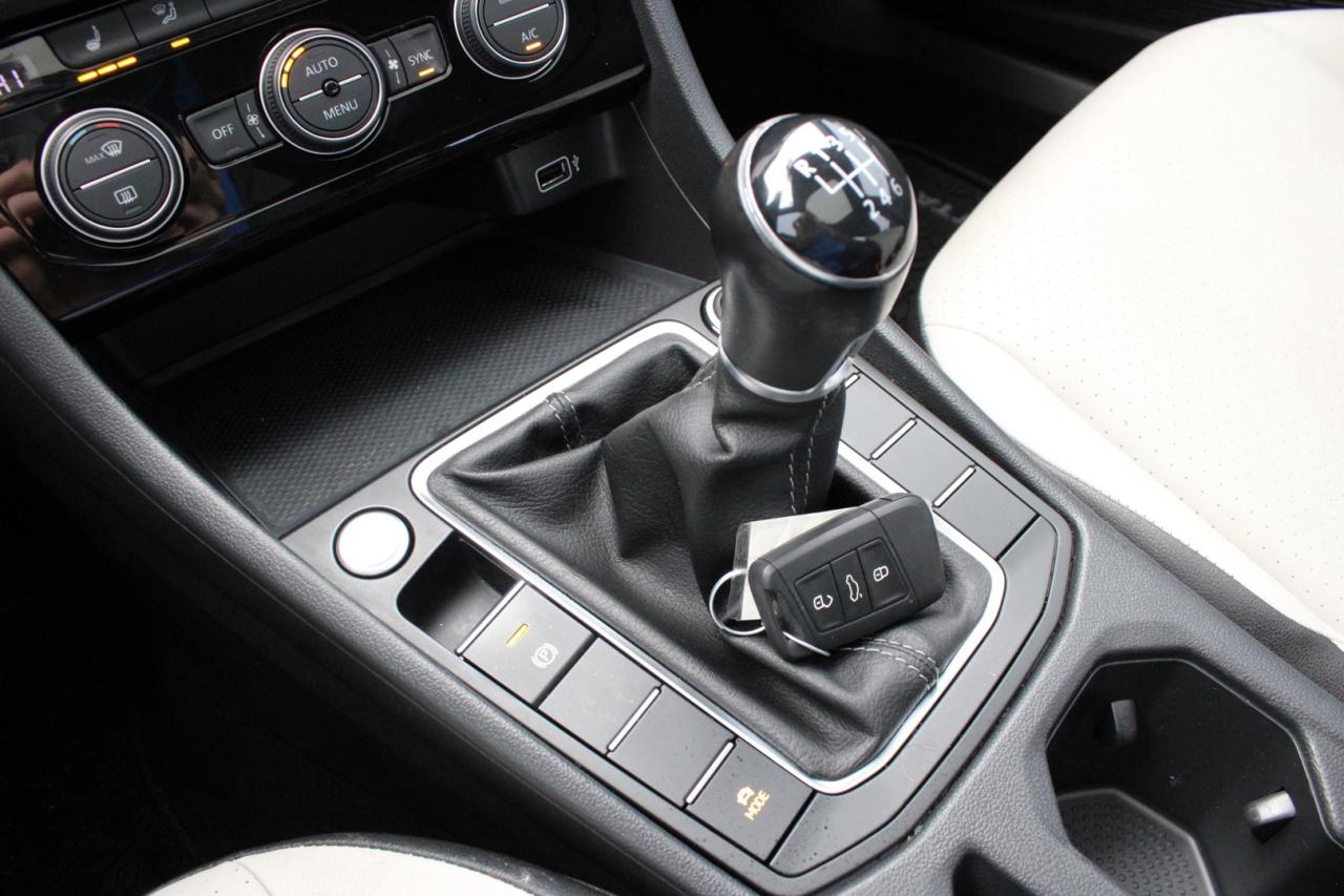 2019 Volkswagen Jetta 1.4T Highline 6 Speed Manual No Accident Certified Photo