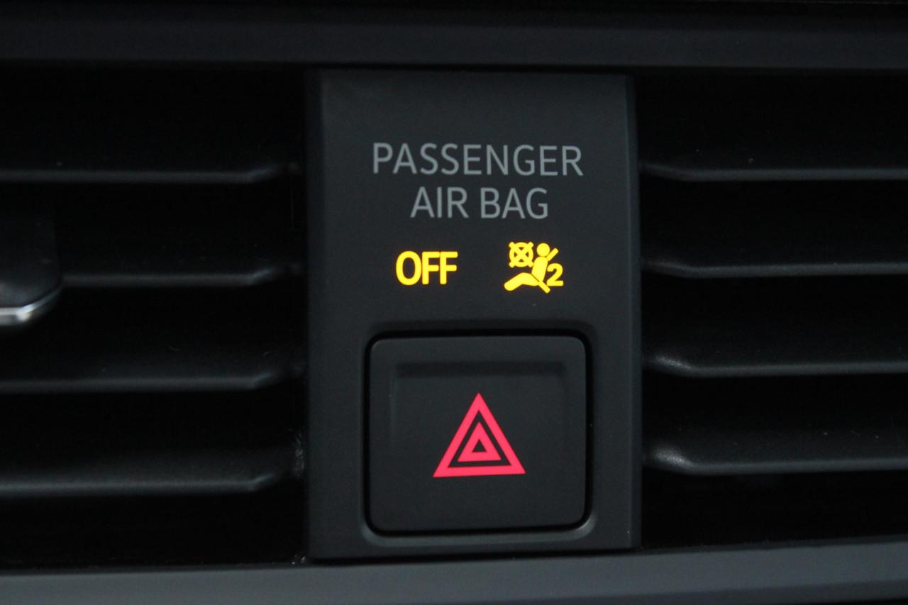 2019 Volkswagen Jetta 1.4T Highline 6 Speed Manual No Accident Certified Photo