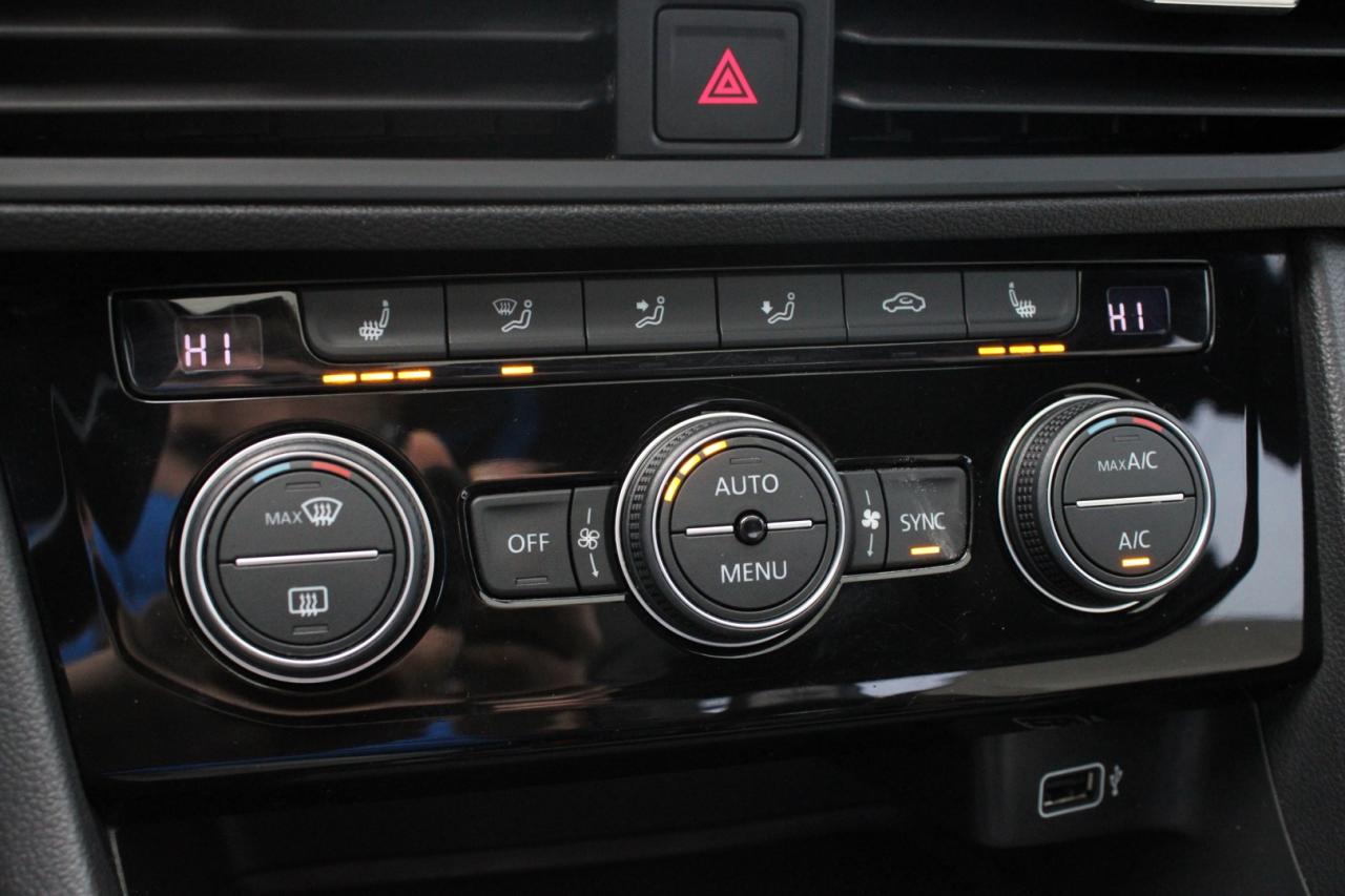 2019 Volkswagen Jetta 1.4T Highline 6 Speed Manual No Accident Certified Photo