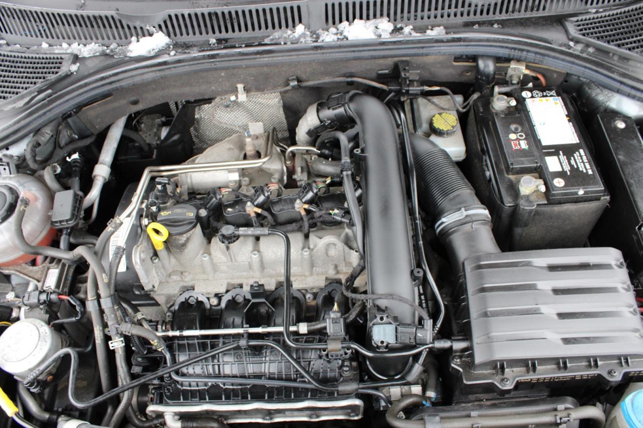 2019 Volkswagen Jetta 1.4T Highline 6 Speed Manual No Accident Certified Photo