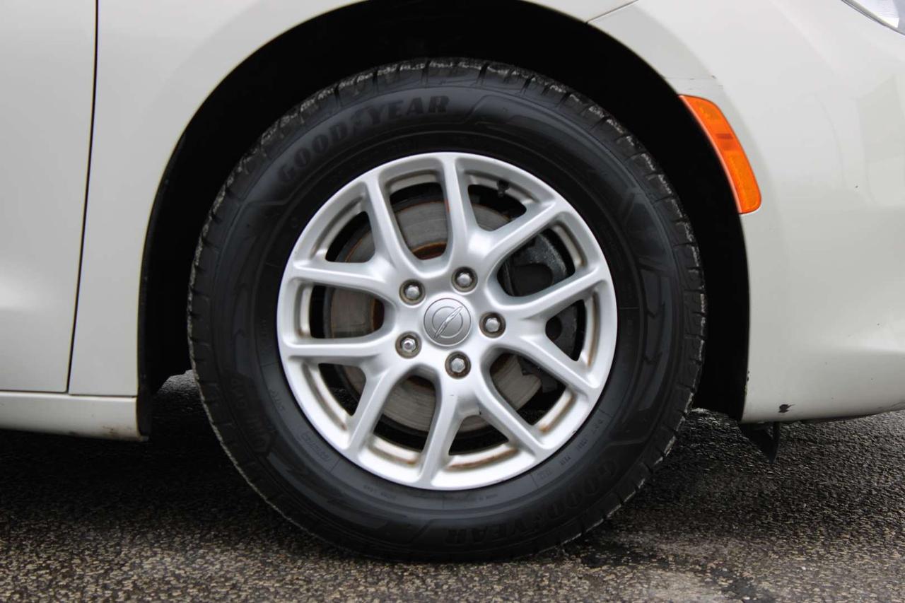 2019 Chrysler Pacifica Touring   $65/Weekly   7 Passenger   Camera Photo