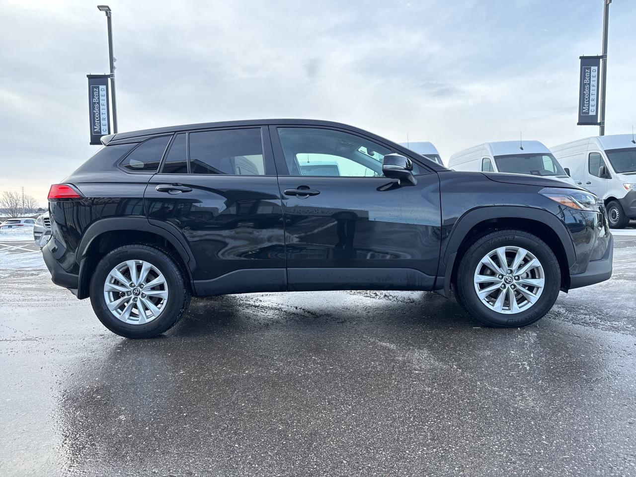 2024 Toyota Corolla Cross LE AWD Photo