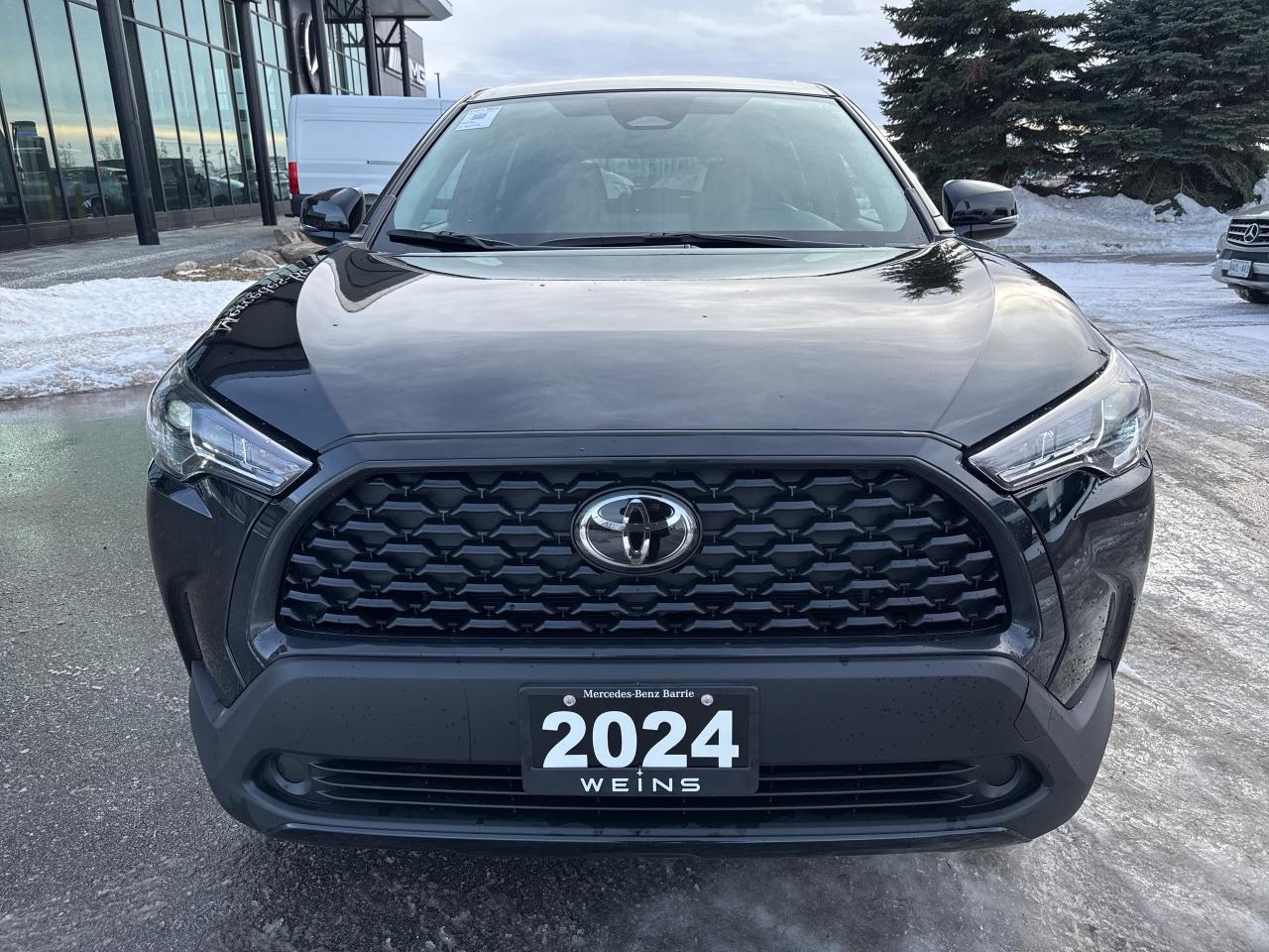 2024 Toyota Corolla Cross LE AWD Photo