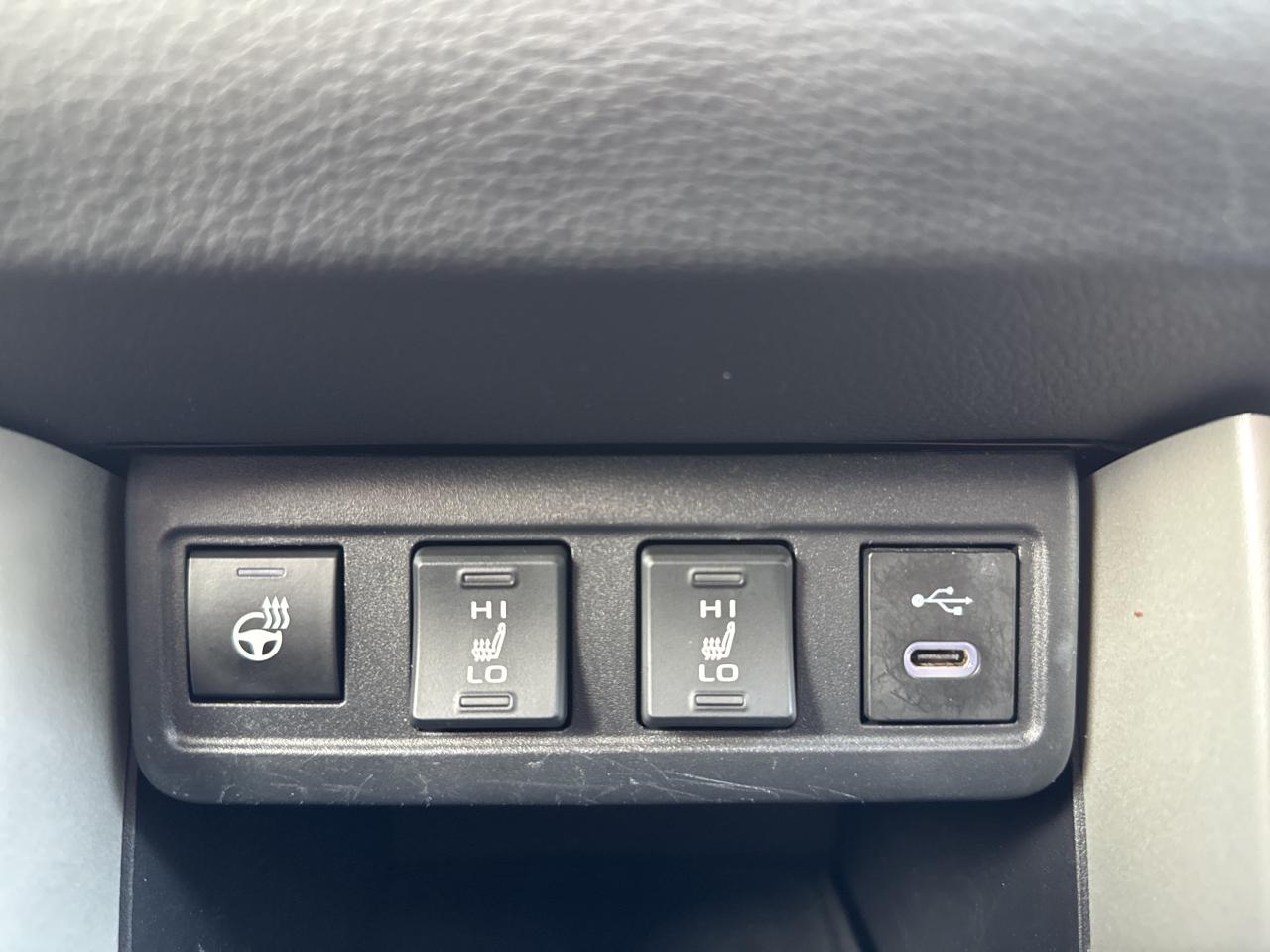 2024 Toyota Corolla Cross LE AWD Photo