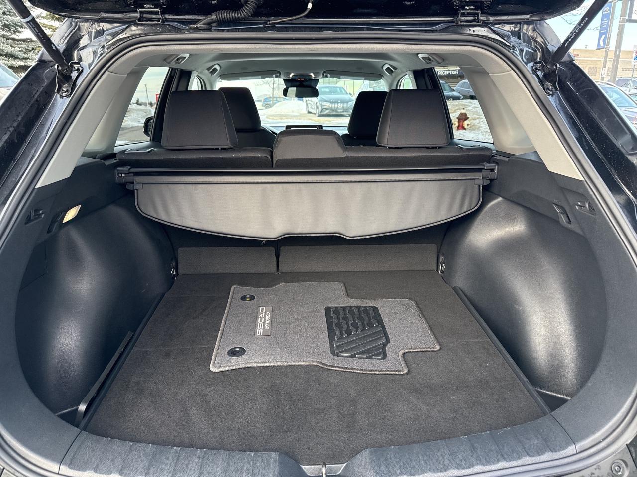 2024 Toyota Corolla Cross LE AWD Photo