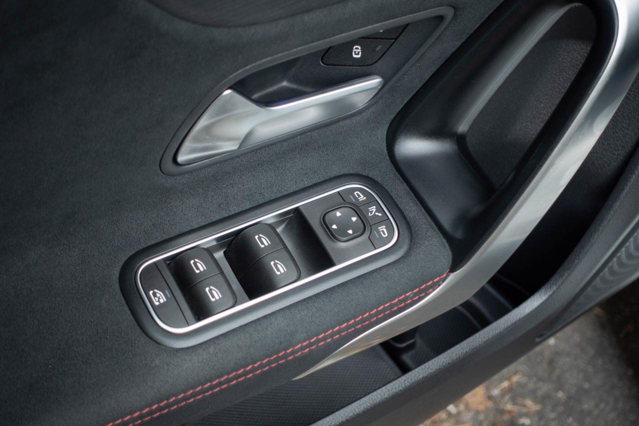 2021 Mercedes-Benz A-Class A 250 4MATIC Photo