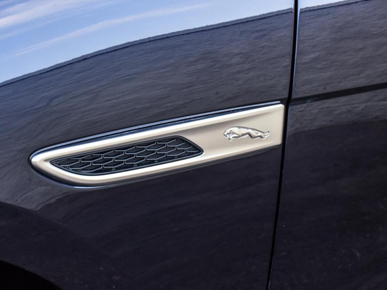 2024 Jaguar F-PACE P250 R-Dynamic S/DEALER MAINTAINED/ONE OWNER Photo