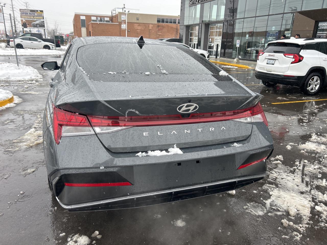 2024 Hyundai Elantra Luxury IVT   Starting from 4.49% OAC Photo3