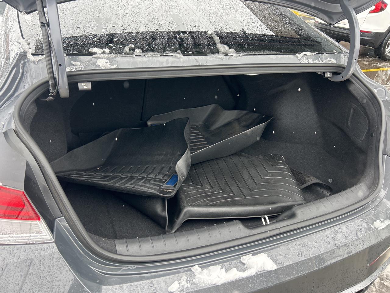 2024 Hyundai Elantra Luxury IVT   Starting from 4.49% OAC Photo