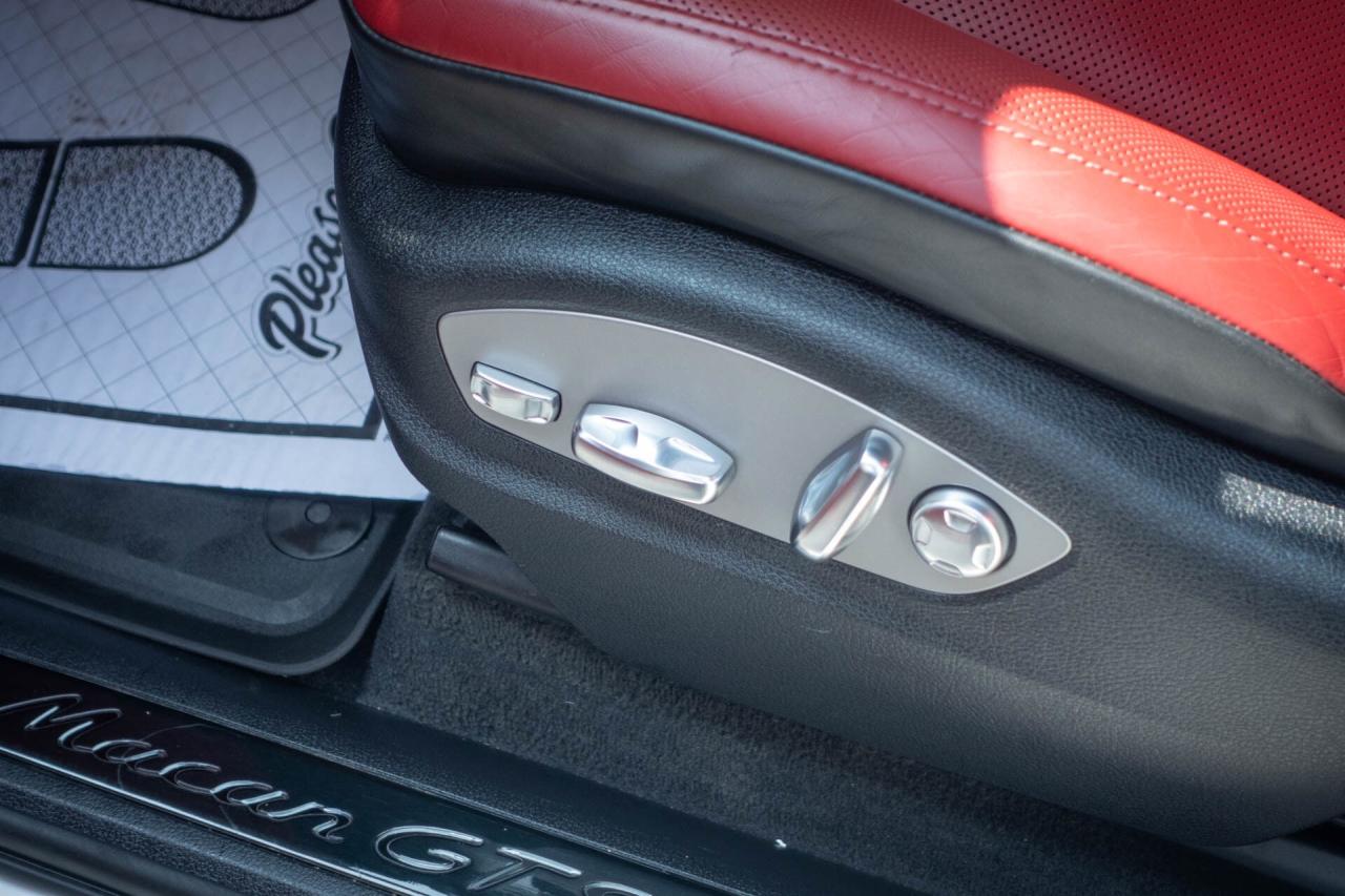 2022 Porsche Macan GTS   CarFax Clean Photo