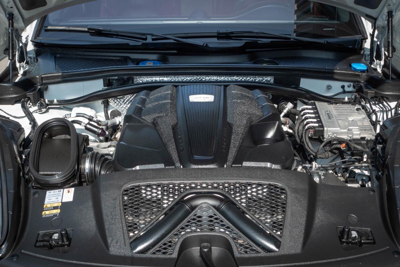 2022 Porsche Macan GTS   CarFax Clean Photo