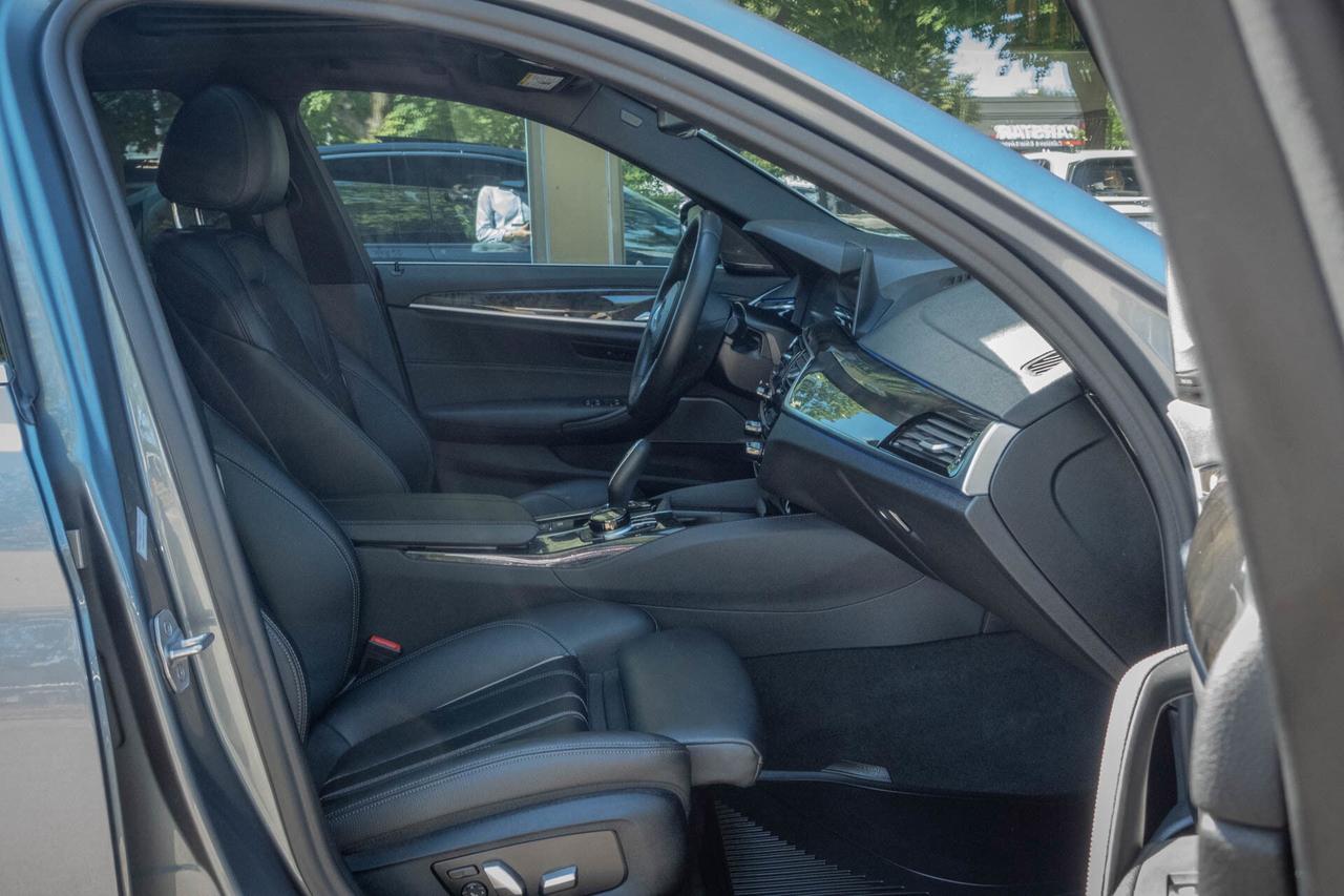 2020 BMW 5 Series 530i xDrive Photo