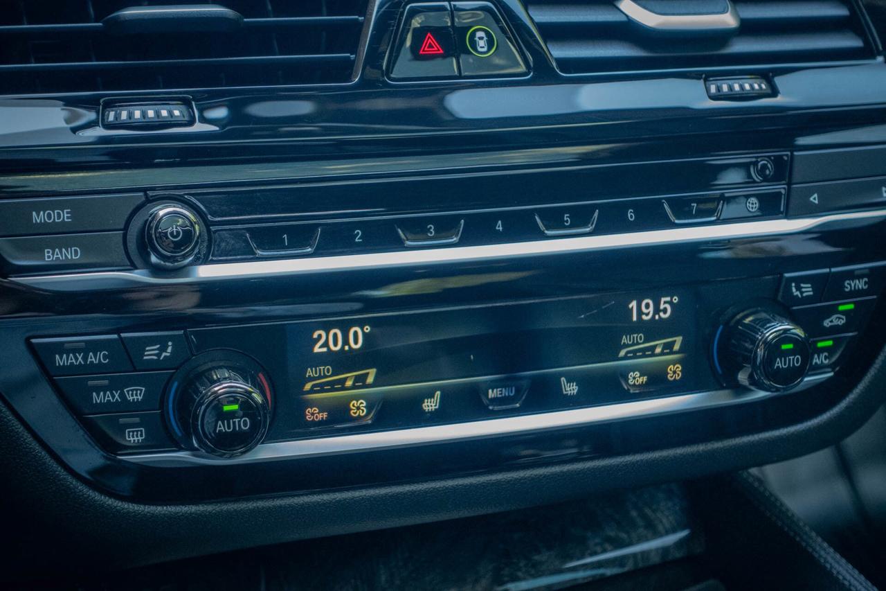 2020 BMW 5 Series 530i xDrive Photo