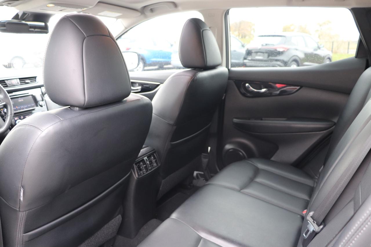 2019 Nissan Qashqai SL AWD NO ACCIDENTS DEALER SERVICED LOW KMS LEATHR Photo