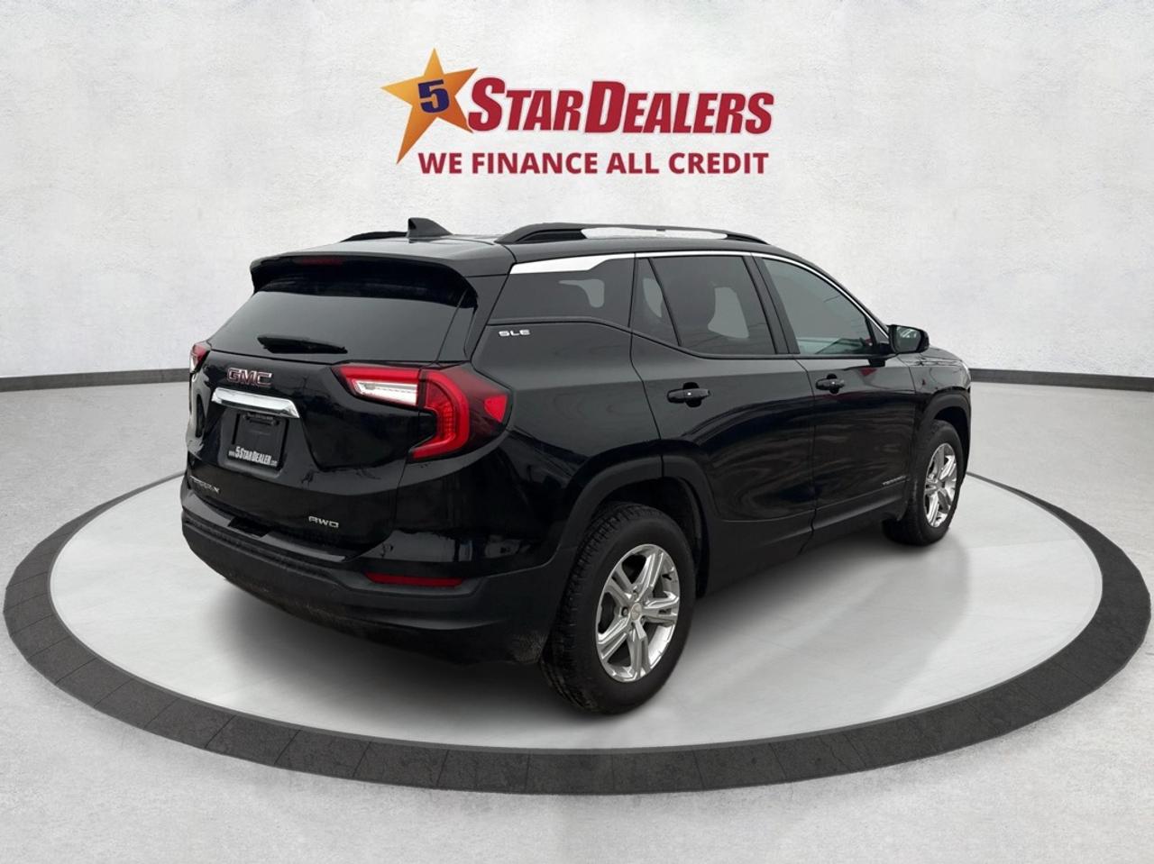 2024 GMC Terrain AWD HEATED SEATS REMOTE START WE FINANCE ALL CREDT Photo