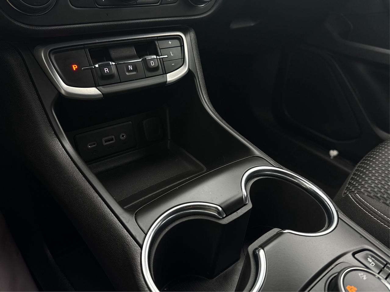 2024 GMC Terrain AWD HEATED SEATS REMOTE START WE FINANCE ALL CREDT Photo