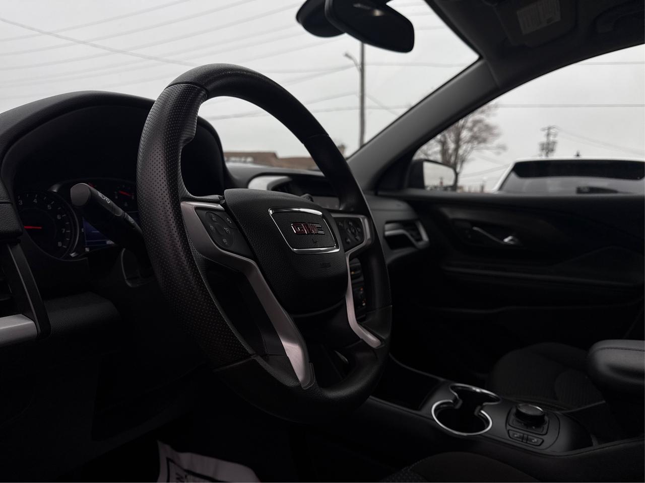 2024 GMC Terrain AWD HEATED SEATS REMOTE START WE FINANCE ALL CREDT Photo