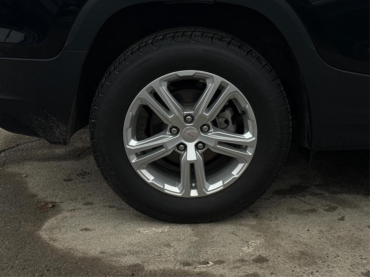 2024 GMC Terrain AWD HEATED SEATS REMOTE START WE FINANCE ALL CREDT Photo