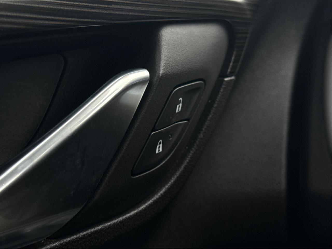 2024 GMC Terrain AWD HEATED SEATS REMOTE START WE FINANCE ALL CREDT Photo