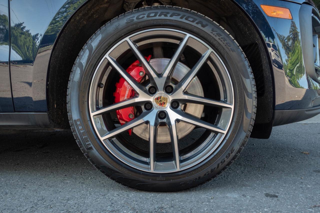 2022 Porsche Macan S   CarFax Clean Photo