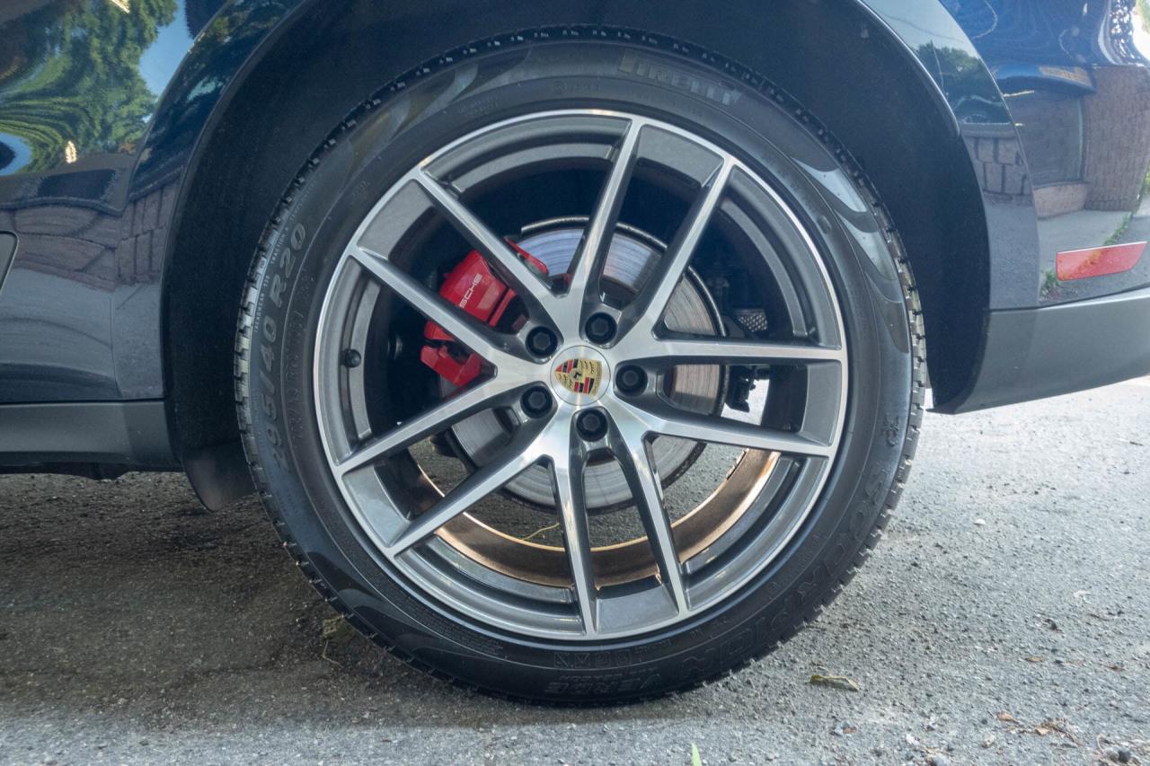 2022 Porsche Macan S   CarFax Clean Photo