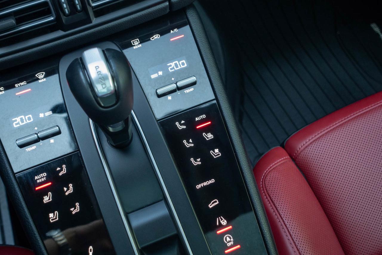 2022 Porsche Macan S   CarFax Clean Photo