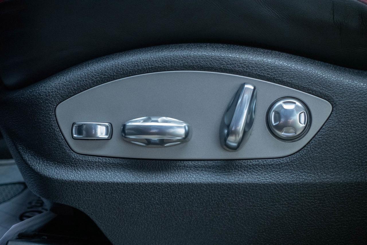 2022 Porsche Macan S   CarFax Clean Photo