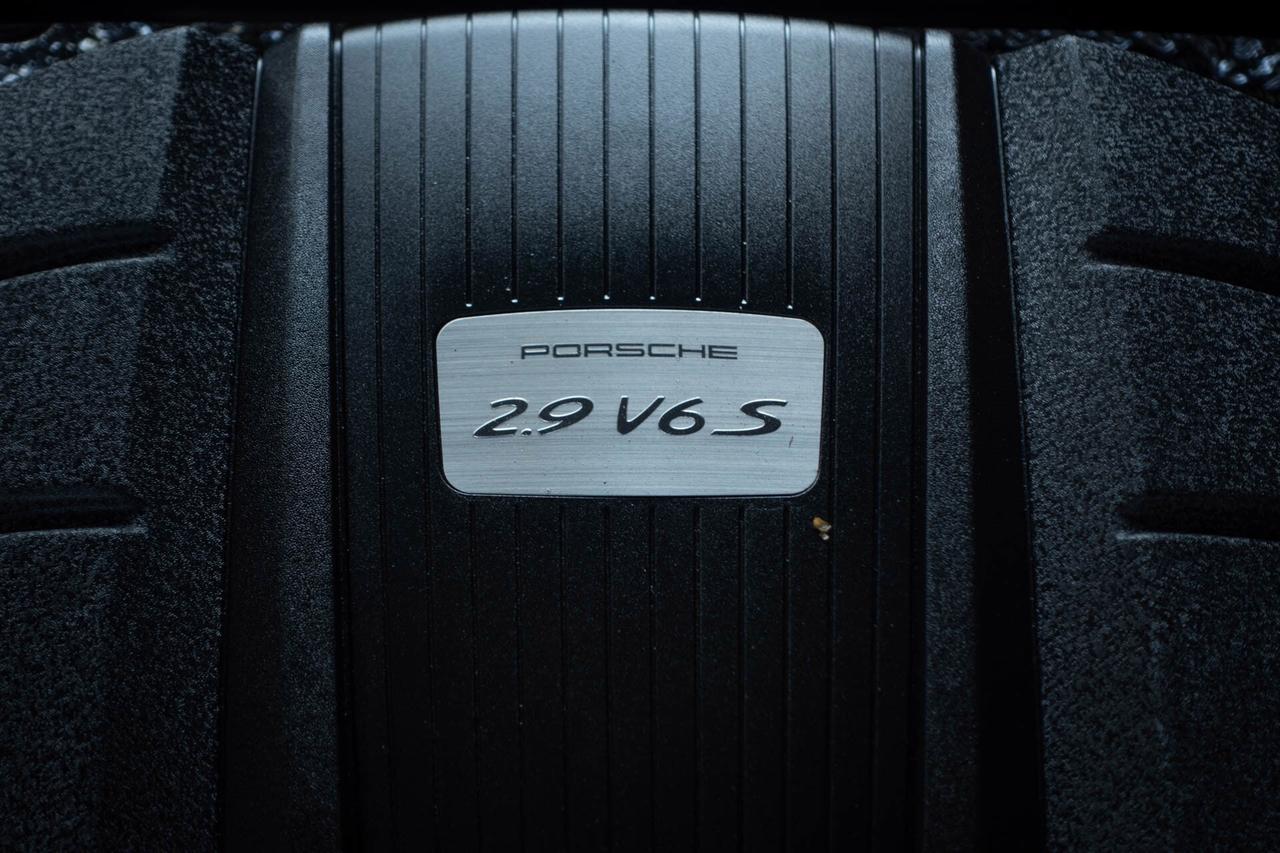 2022 Porsche Macan S   CarFax Clean Photo