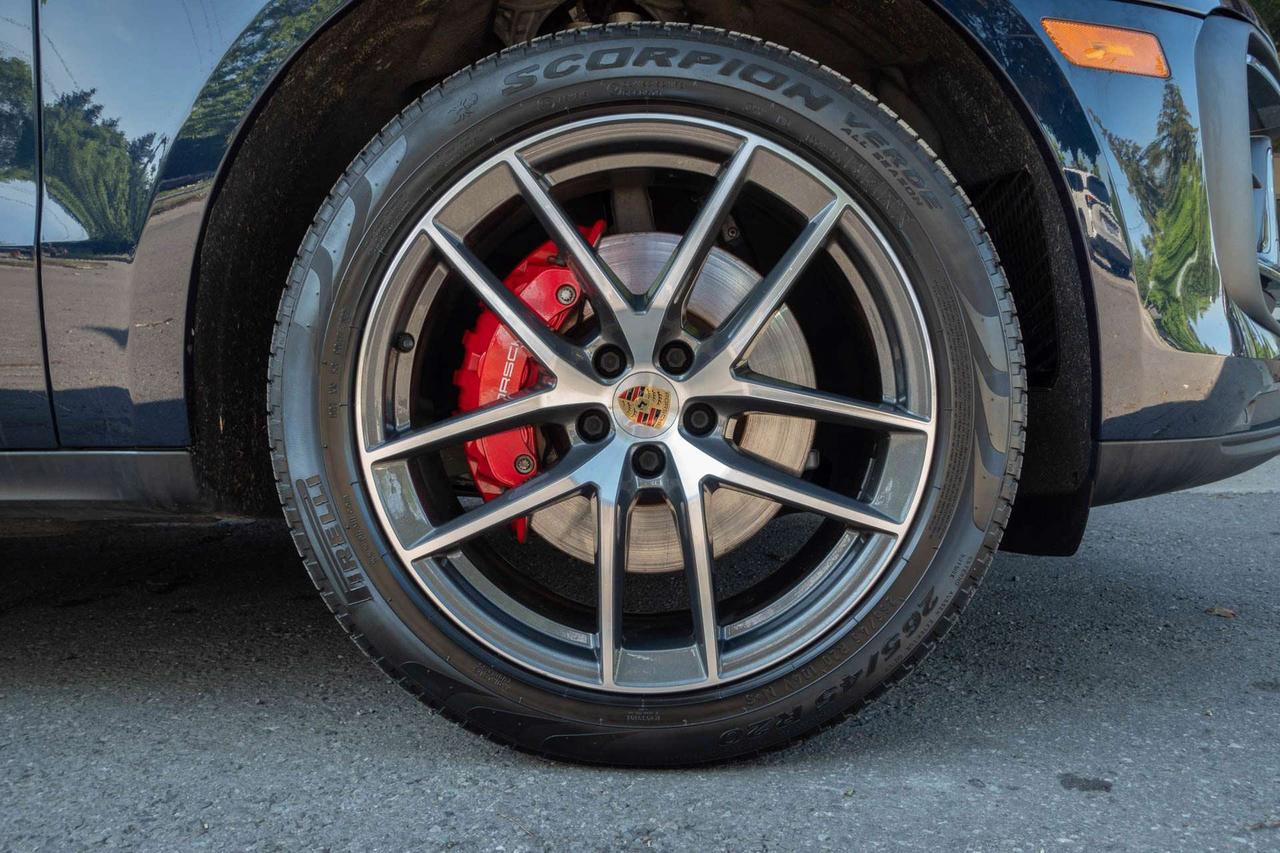 2022 Porsche Macan S   CarFax Clean Photo