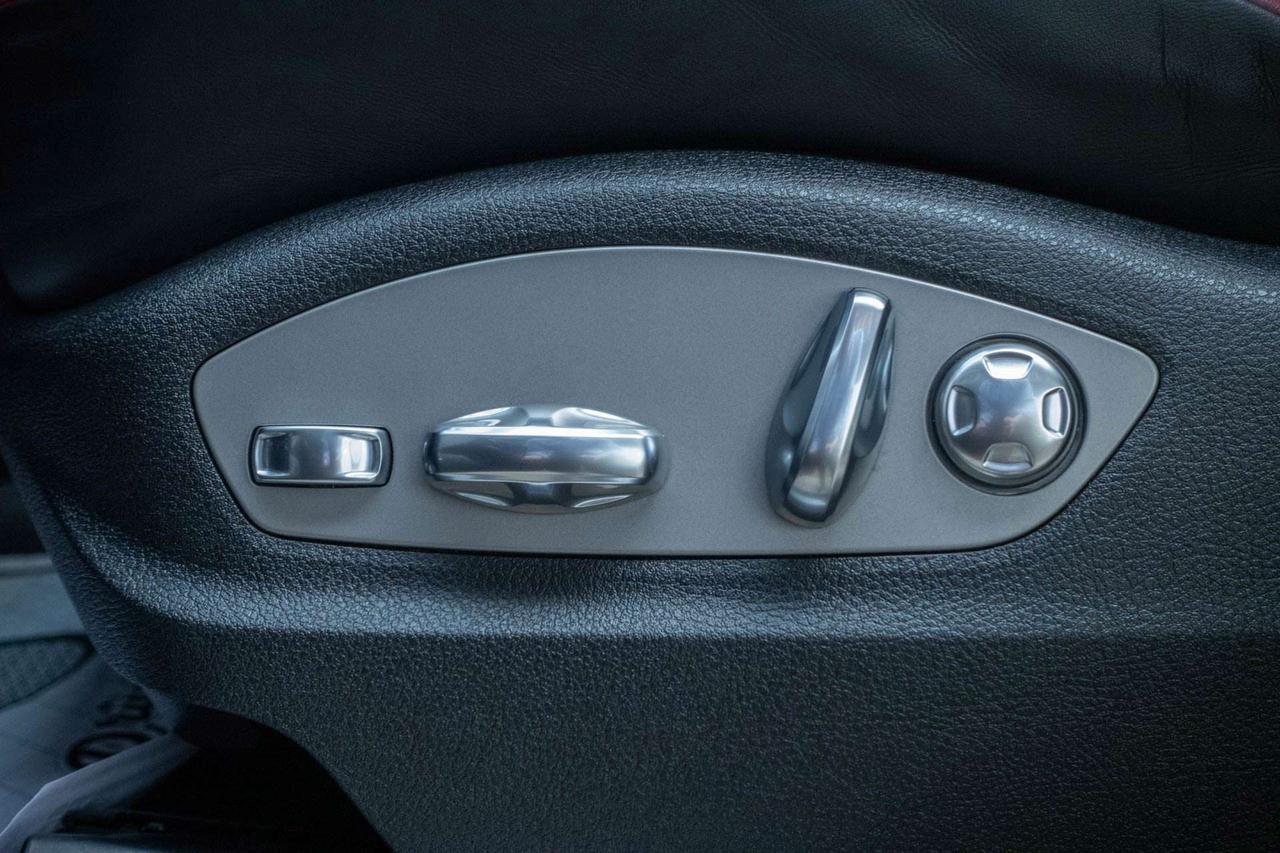 2022 Porsche Macan S   CarFax Clean Photo