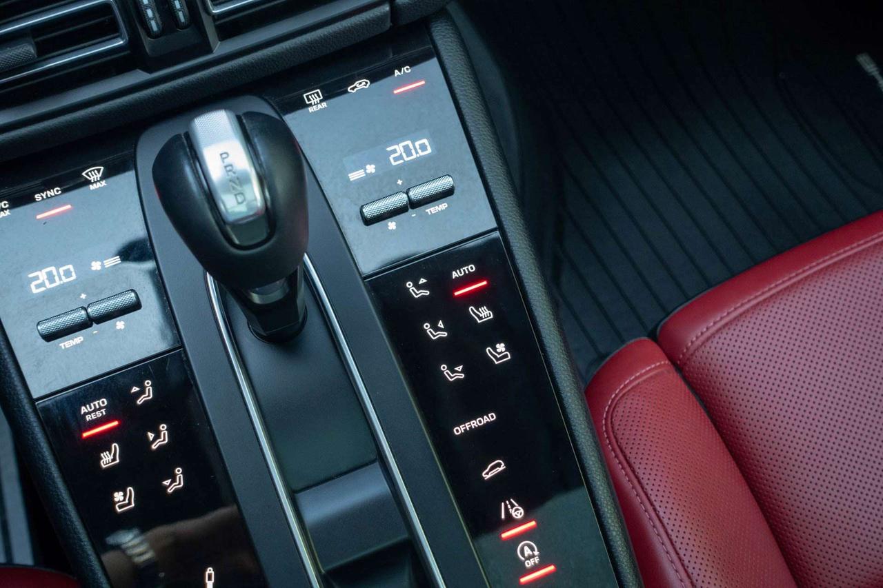 2022 Porsche Macan S   CarFax Clean Photo