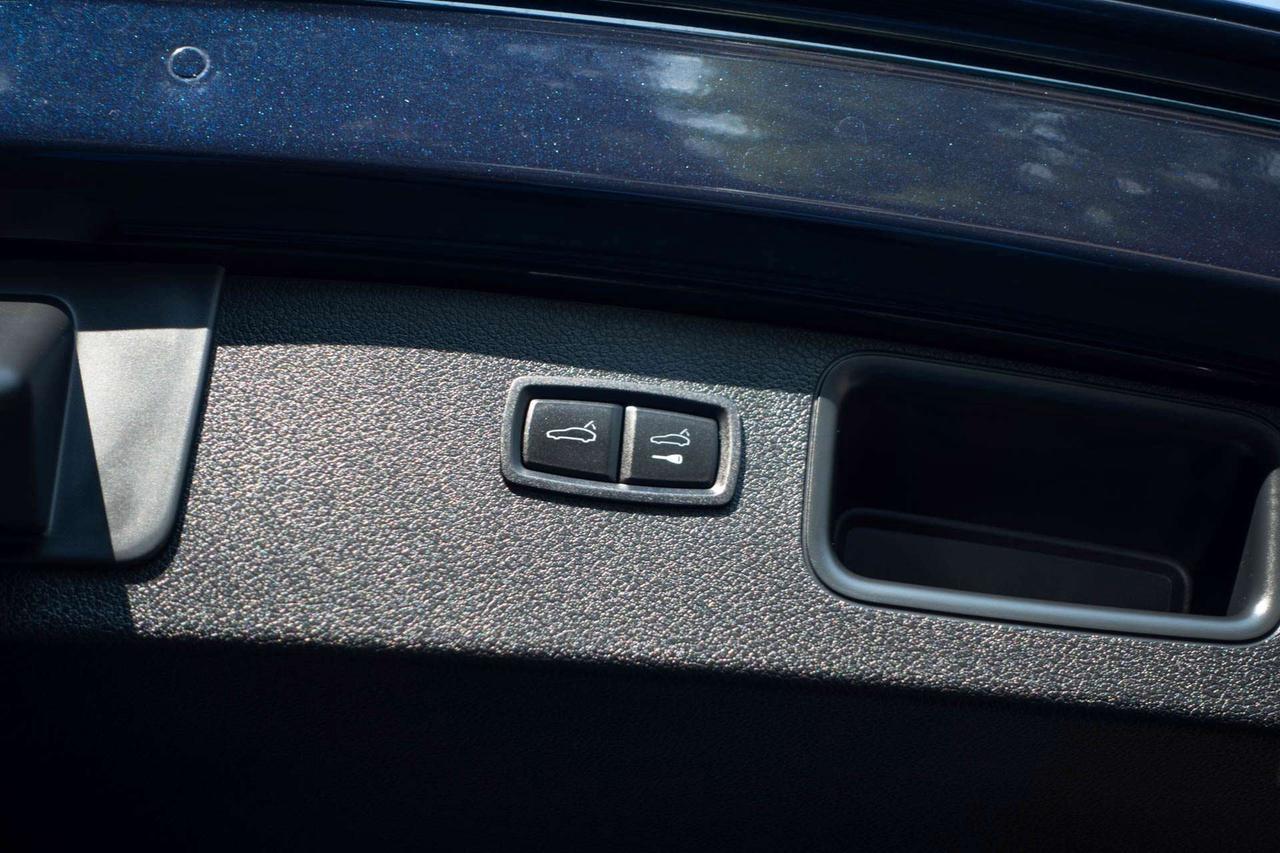 2022 Porsche Macan S   CarFax Clean Photo