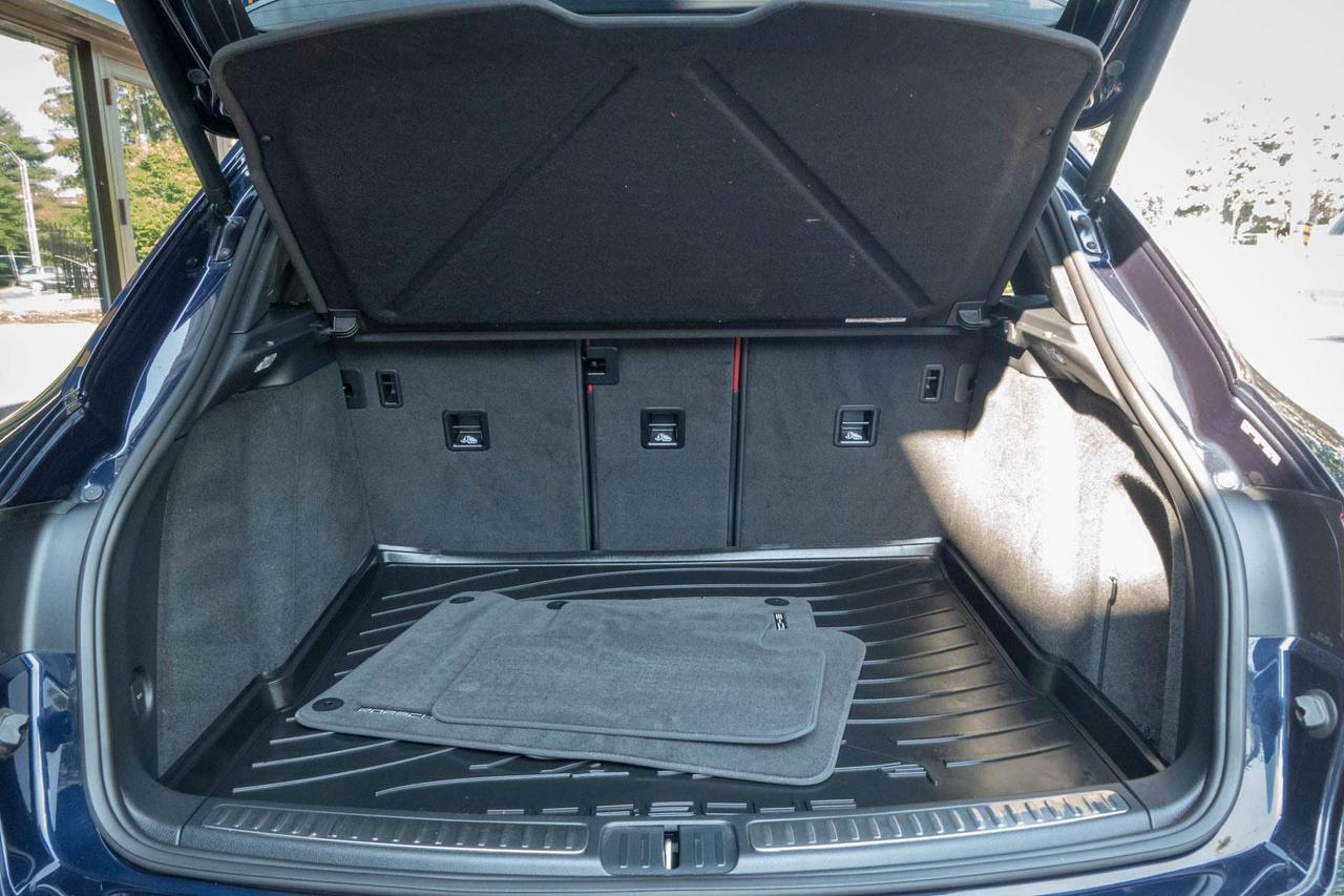 2022 Porsche Macan S   CarFax Clean Photo