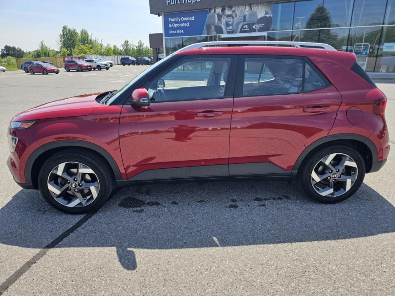 2021 Hyundai Venue Fwd Ultimate Black Photo