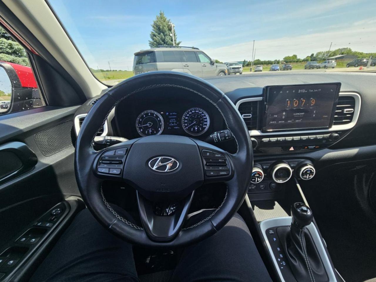 2021 Hyundai Venue Fwd Ultimate Black Photo