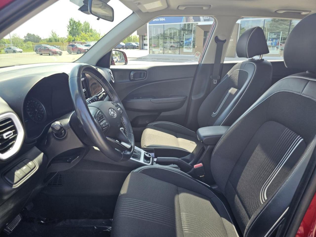 2021 Hyundai Venue Fwd Ultimate Black Photo