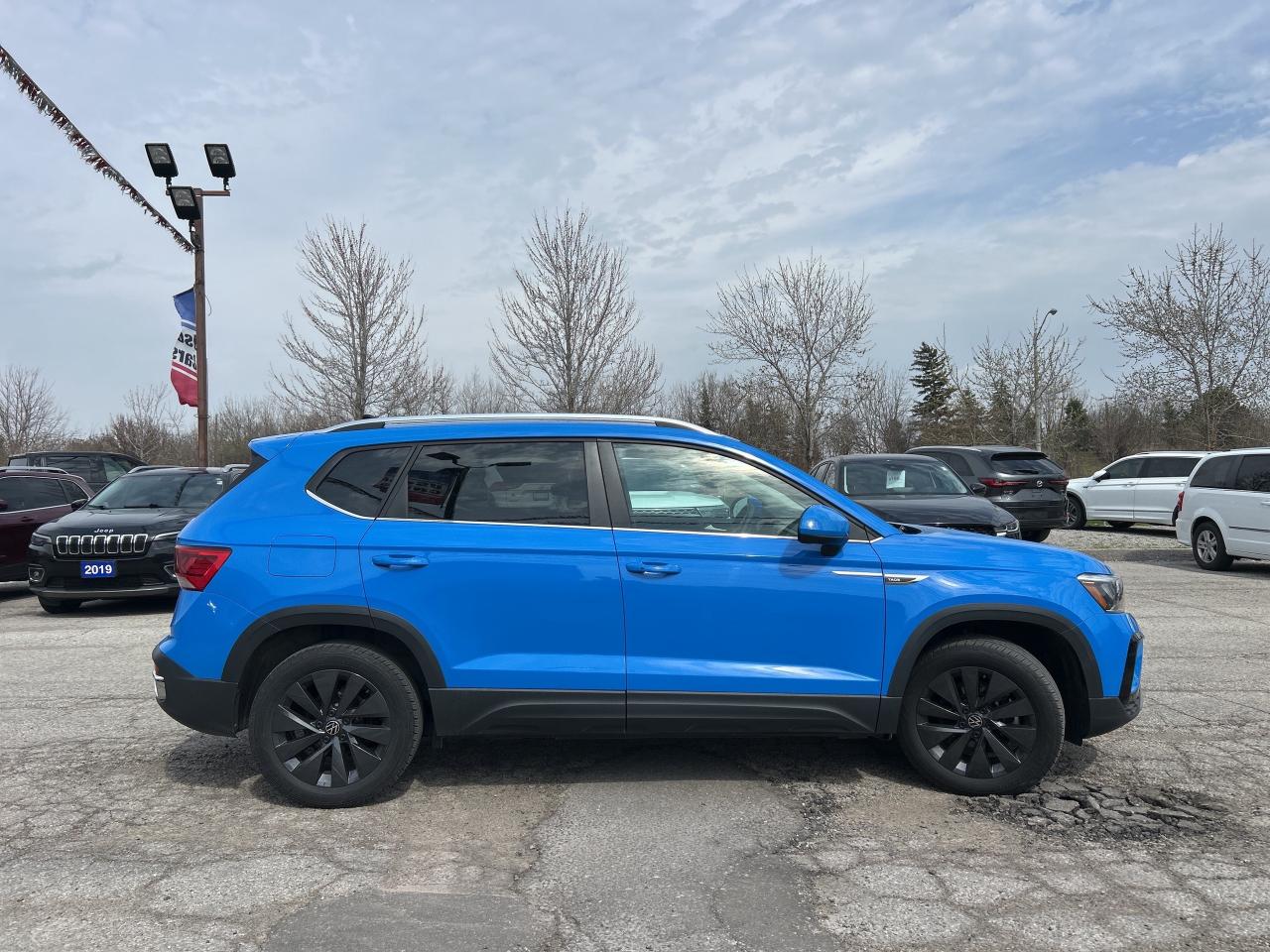 2024 Volkswagen Taos Comfortline w/Sunroof, Leather, Adaptive Cruise Photo