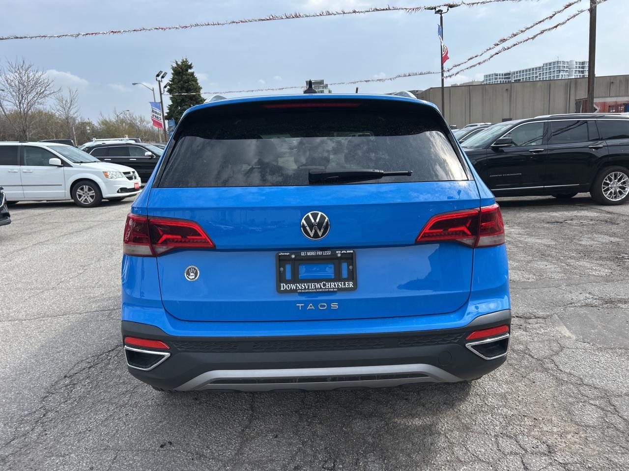 2024 Volkswagen Taos Comfortline w/Sunroof, Leather, Adaptive Cruise Photo