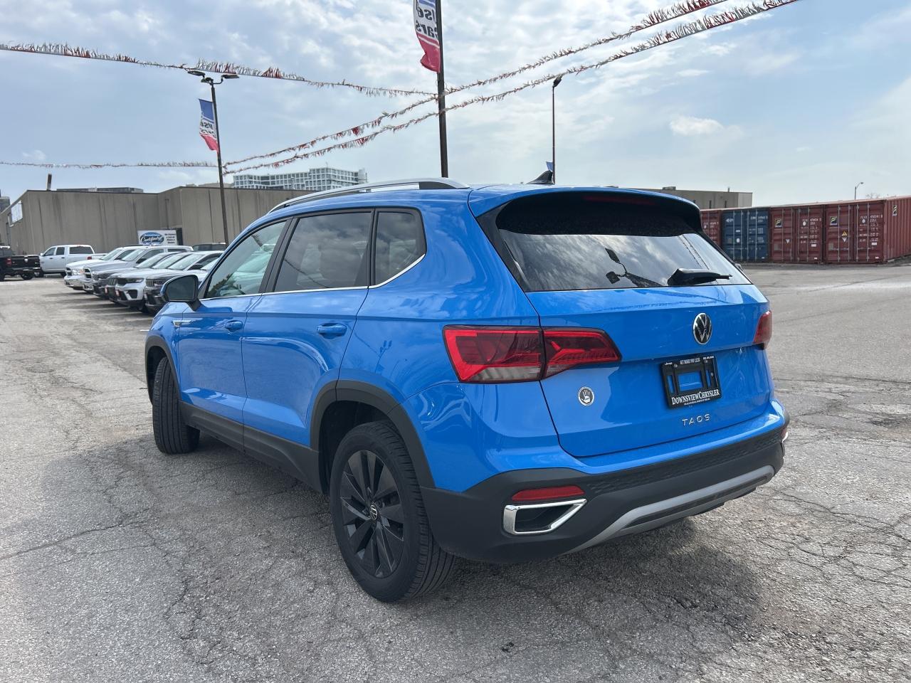 2024 Volkswagen Taos Comfortline w/Sunroof, Leather, Adaptive Cruise Photo