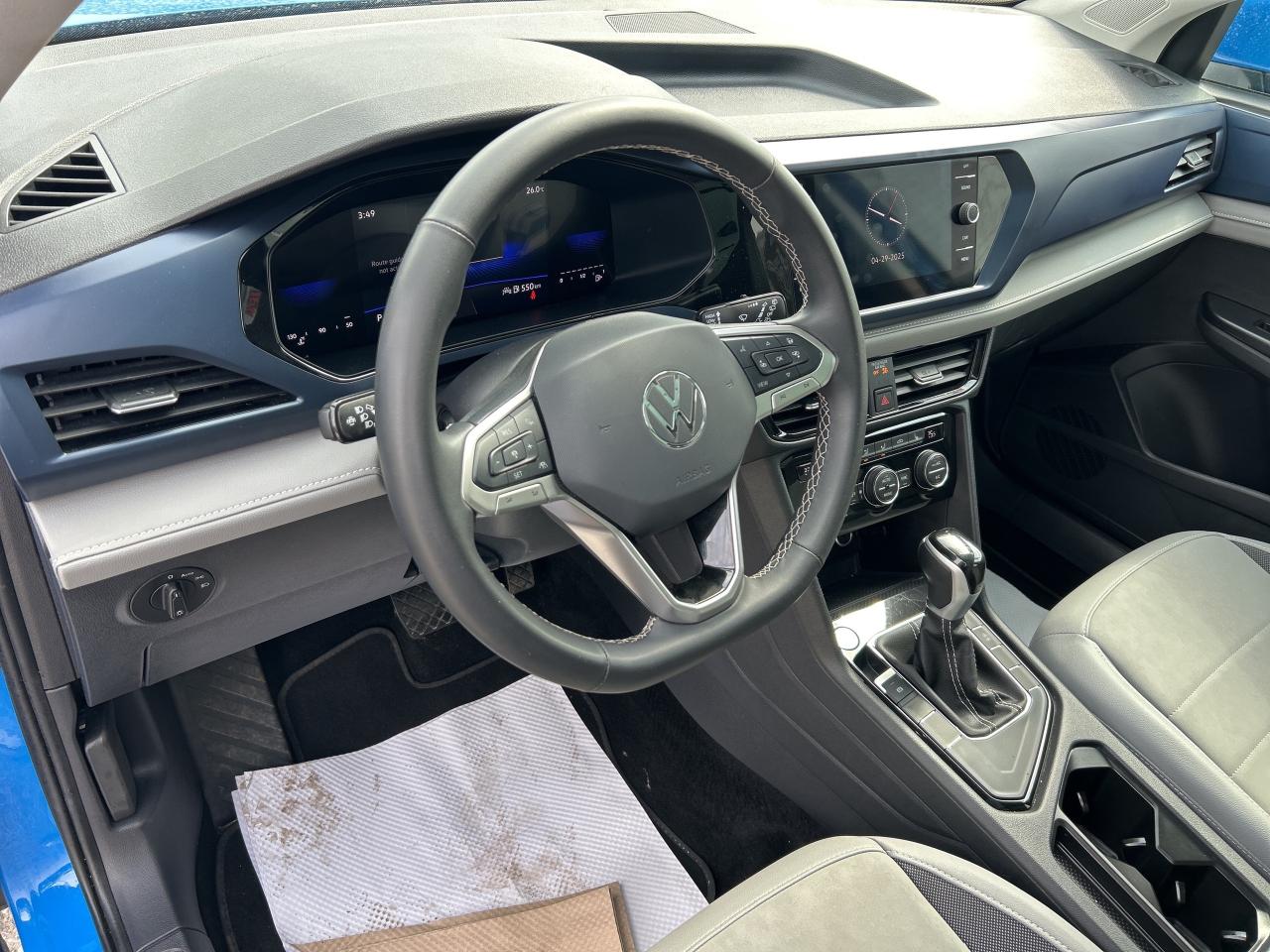 2024 Volkswagen Taos Comfortline w/Sunroof, Leather, Adaptive Cruise Photo