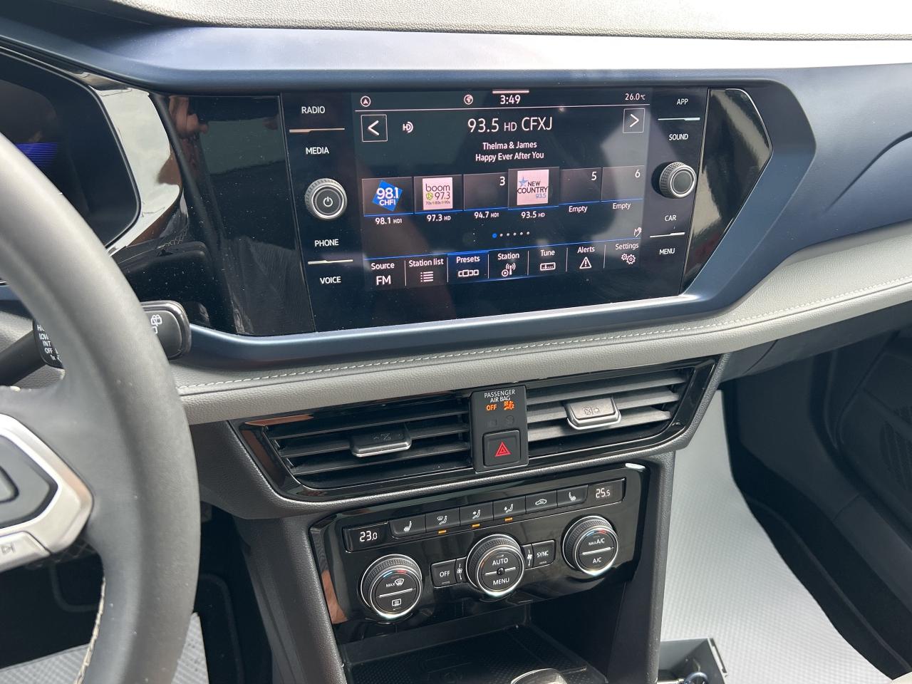 2024 Volkswagen Taos Comfortline w/Sunroof, Leather, Adaptive Cruise Photo