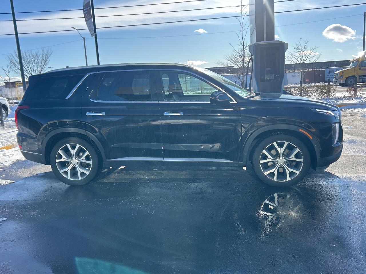 2022 Hyundai PALISADE Luxury 8-Passenger AWD   Starting from 5.29% OAC Photo