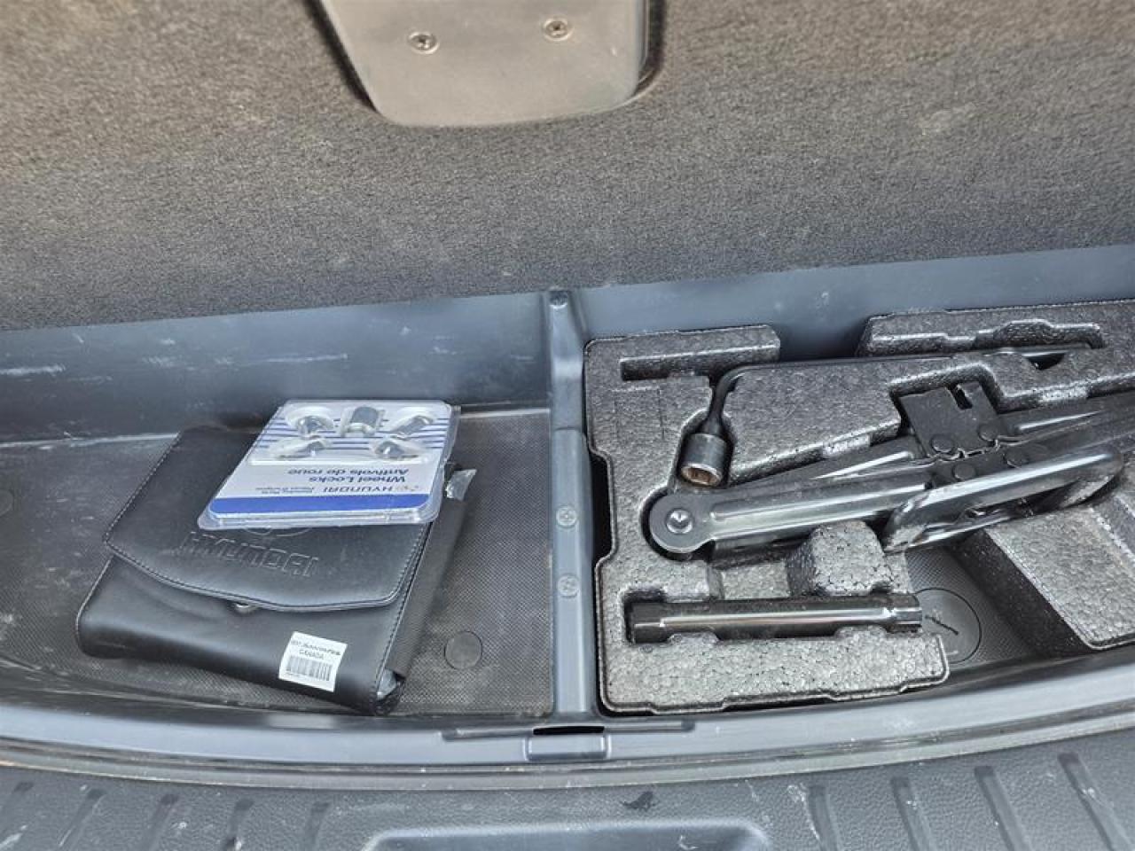 2017 Hyundai Santa Fe Sport FWD 2.4L Photo