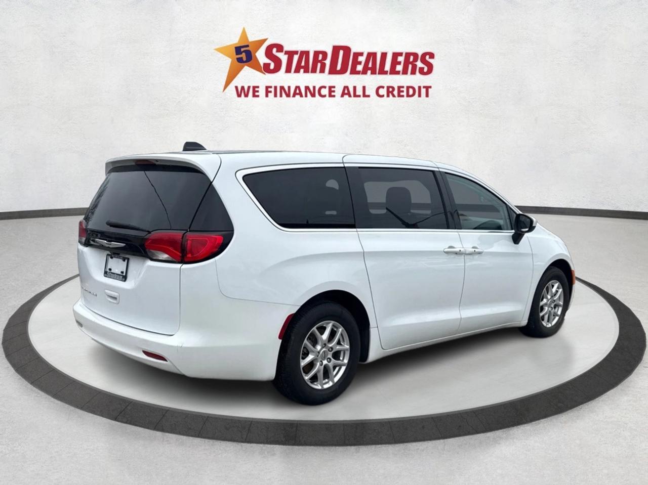 2023 Chrysler Grand Caravan SXT REMOTE START REAR CAM WE FINANCE ALL CREDIT Photo