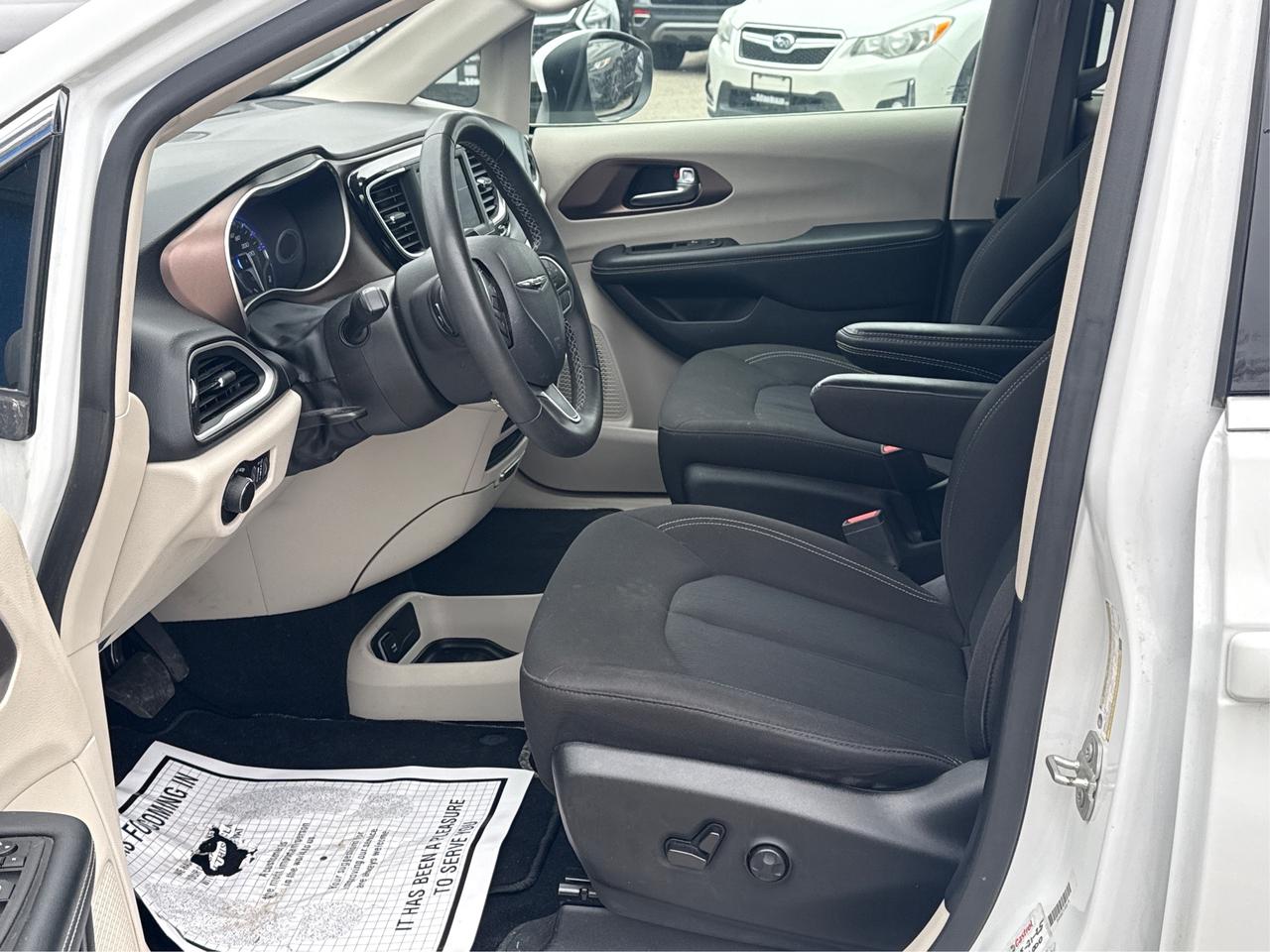 2023 Chrysler Grand Caravan SXT REMOTE START REAR CAM WE FINANCE ALL CREDIT Photo