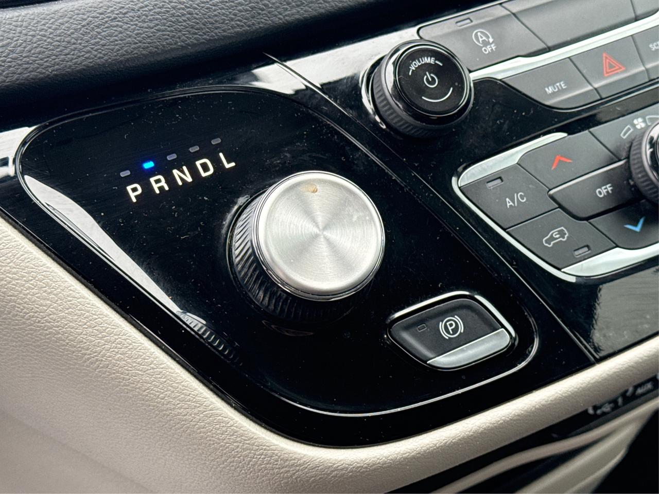 2023 Chrysler Grand Caravan SXT REMOTE START REAR CAM WE FINANCE ALL CREDIT Photo