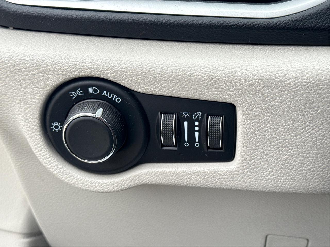 2023 Chrysler Grand Caravan SXT REMOTE START REAR CAM WE FINANCE ALL CREDIT Photo